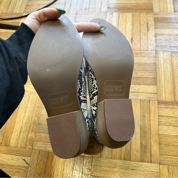 NWOT Code West Pointed Toe Snakeskin Print Ankle Booties Size 8 black & White - Picture 2 of 6